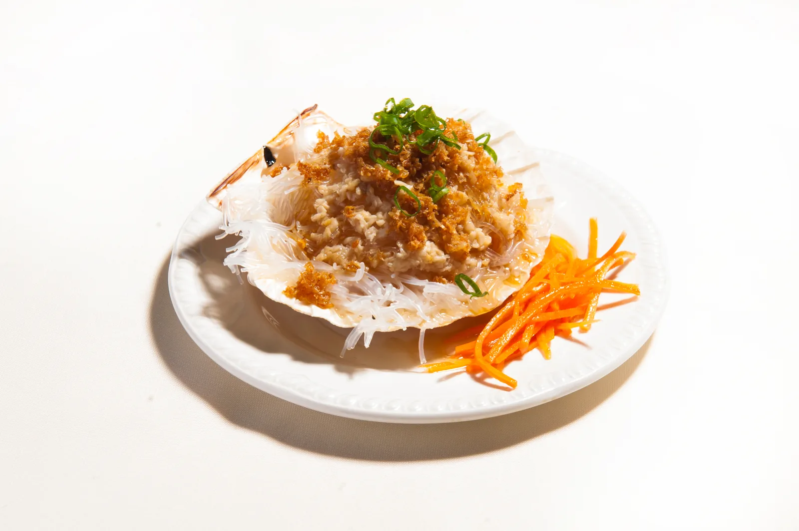 Steamed scallops with glass noodles and garlic